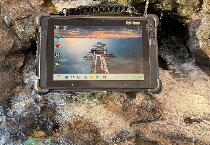 MobileDemand xTablet T8655 in a cold-environment ruggedness scenario